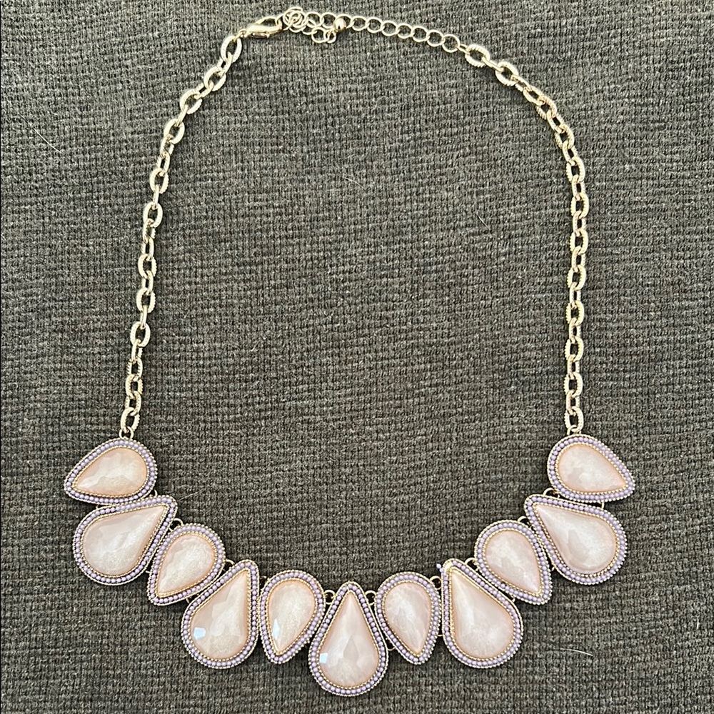 Francesca's Collections Cream and Gold Teardrop Necklace